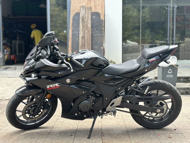 豪爵铃木 GSX250R