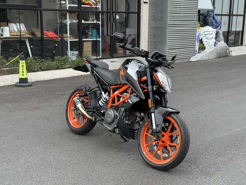 KTMR2R 390 Duke