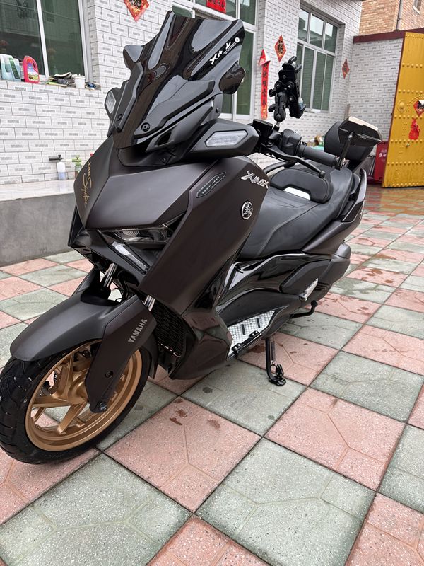 雅马哈 XMAX