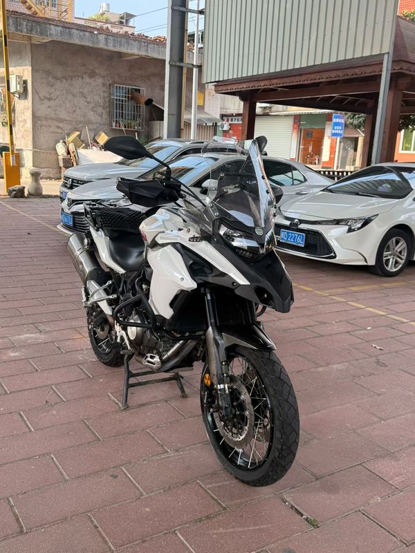 贝纳利 金鹏 TRK502