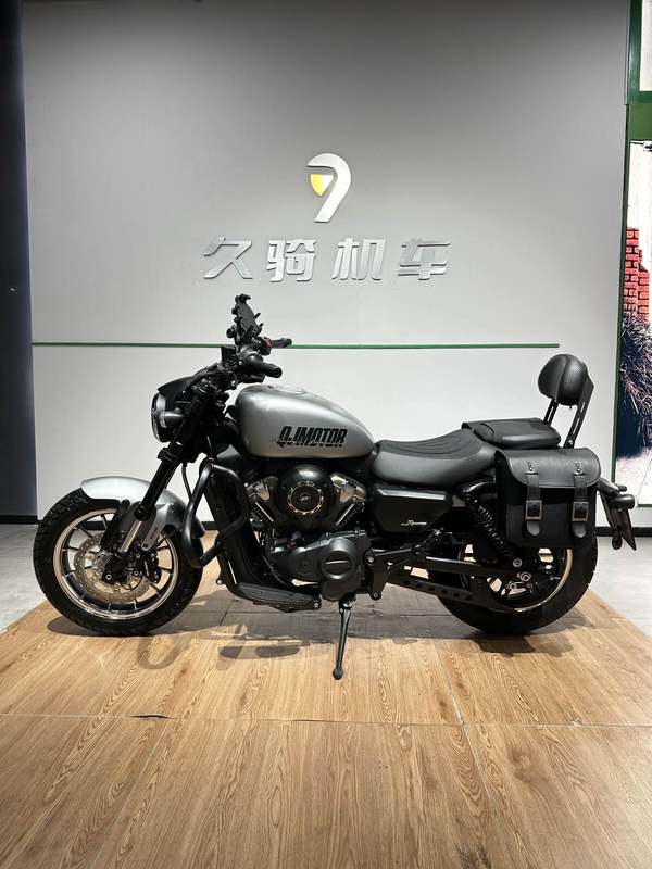 QJMOTOR 闪300S