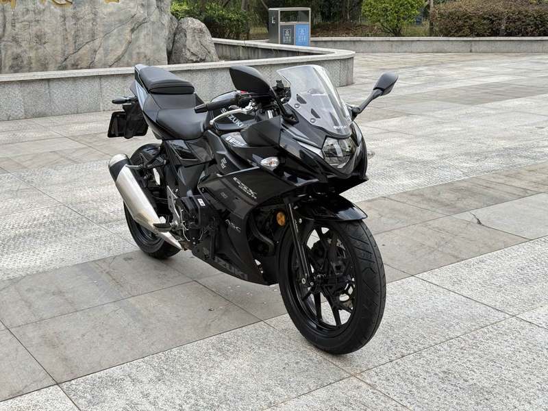 豪爵铃木 GSX250R