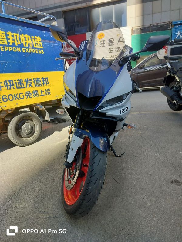 雅马哈 YZF-R3