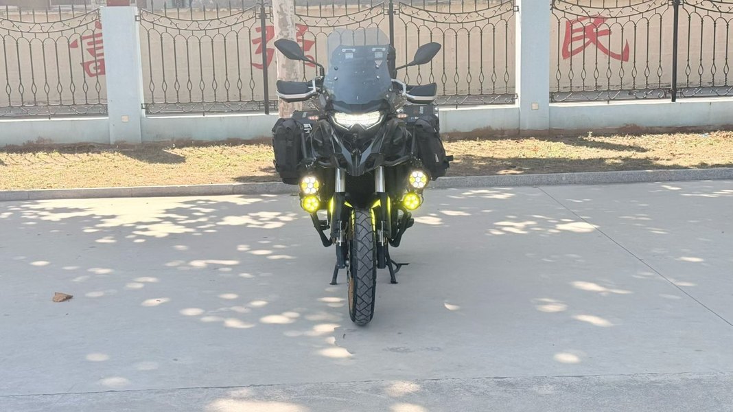贝纳利 TRK552