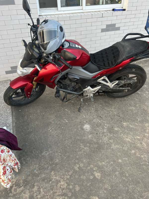 五羊本田 CB190R 暴锋眼