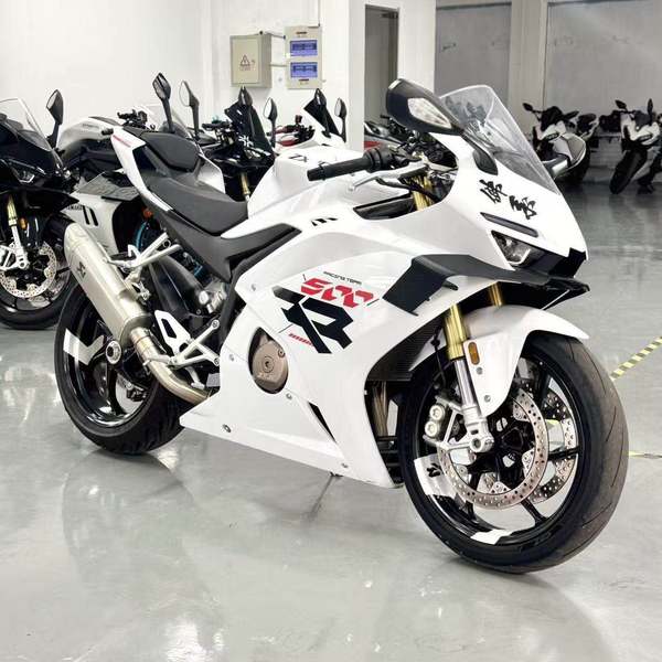 张雪机车 500RR