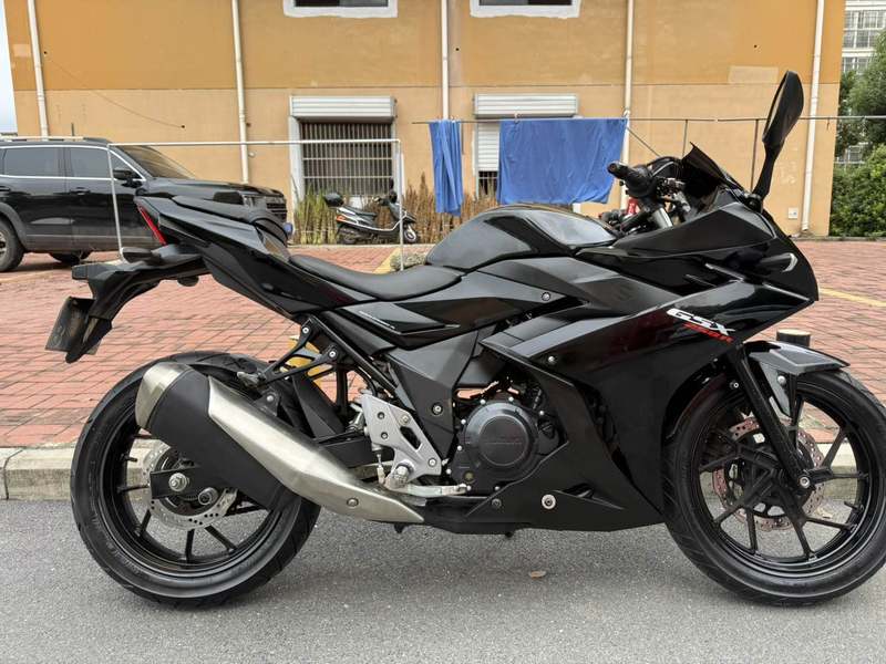 豪爵铃木 GSX250R