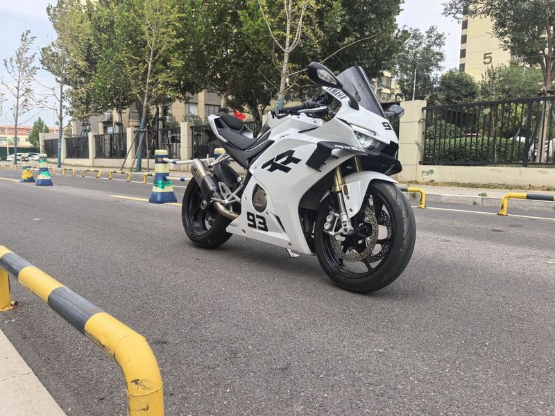 张雪机车 500RR