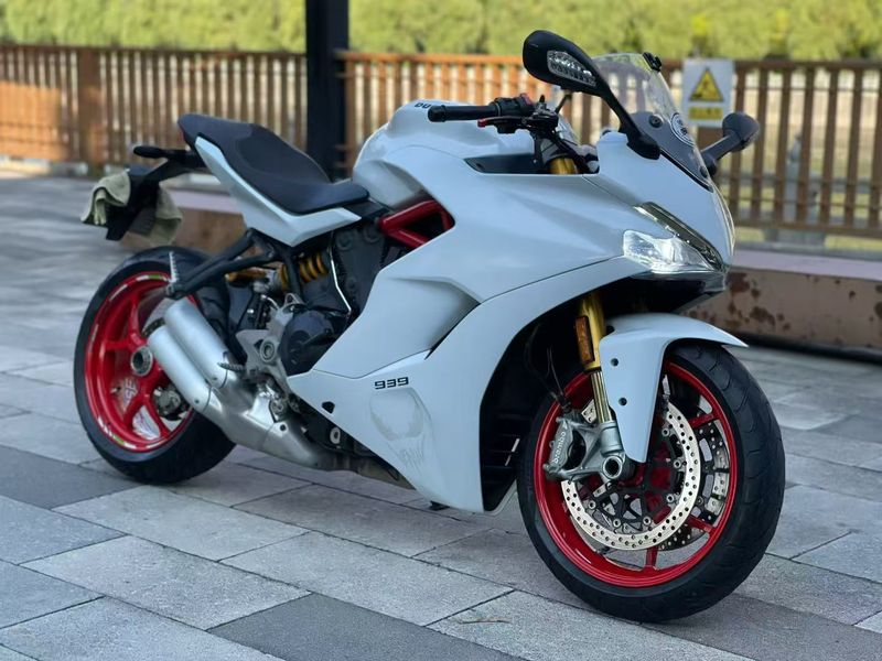 杜卡迪 SuperSport