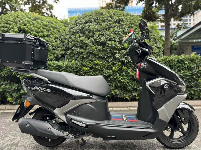 QJMOTOR 鸿125