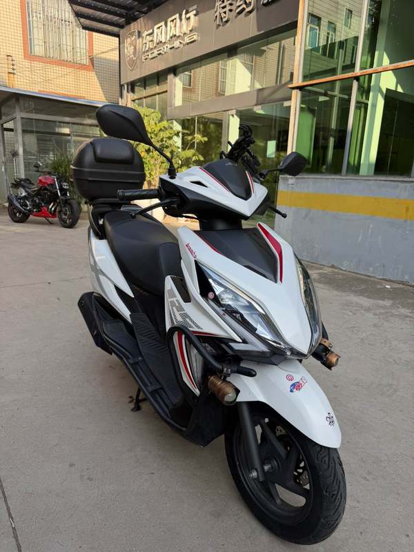 新大洲本田 裂行 RX125Fi