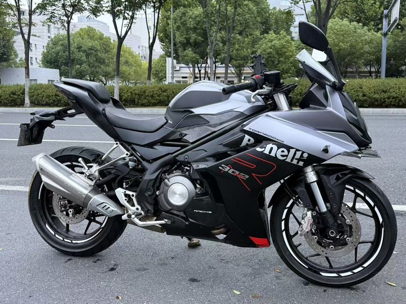 贝纳利 龙卷风 Tornado 302R