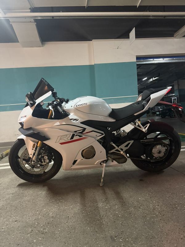 张雪机车 500RR