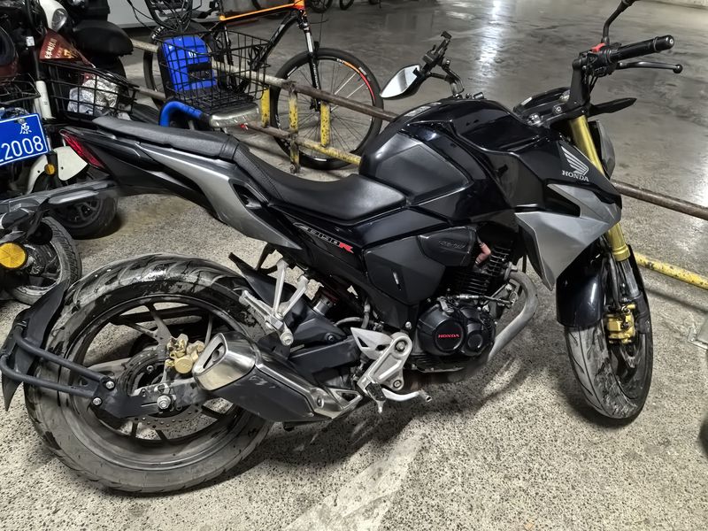 五羊本田 CB190R 暴锋眼