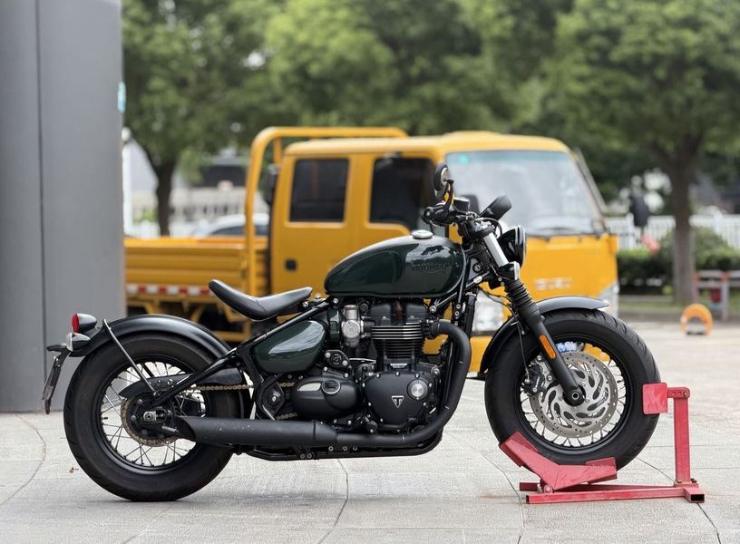 凯旋 Bonneville Bobber