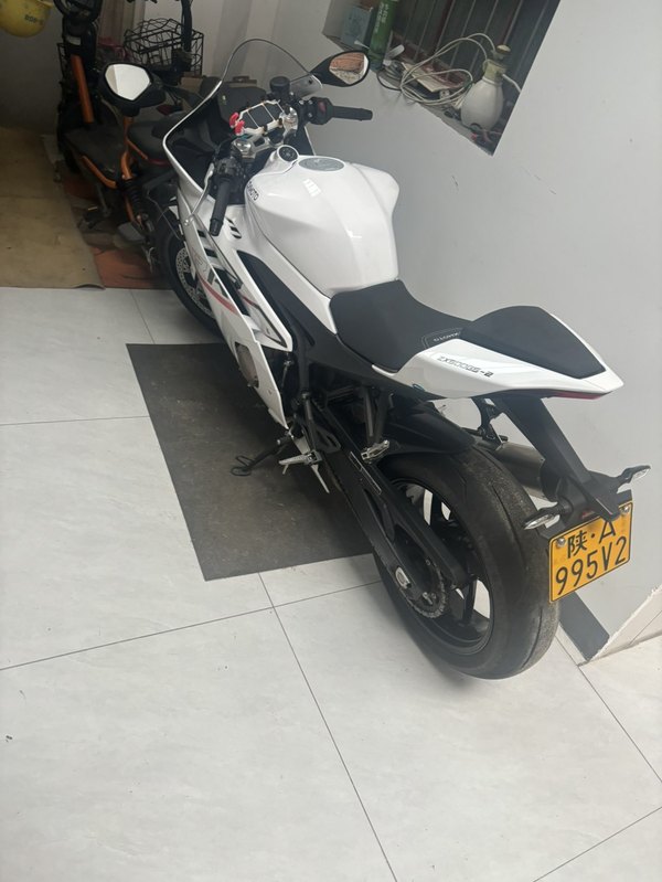 张雪机车 500RR