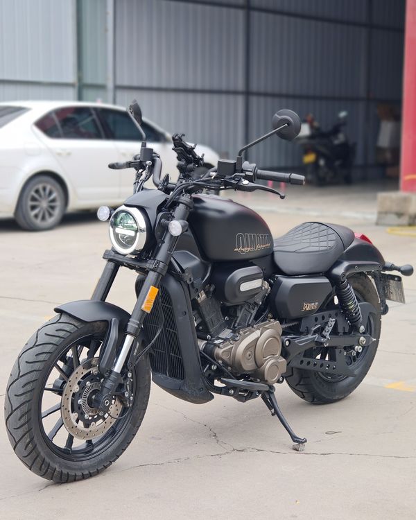 QJMOTOR 闪300S