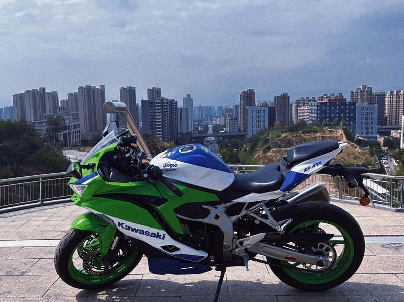 川崎 ZX-4R