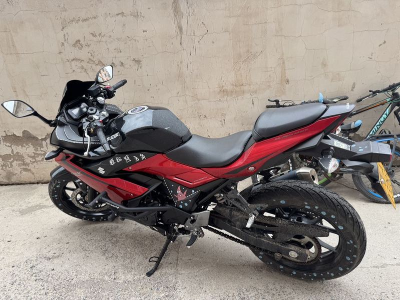 豪爵铃木 GSX250R