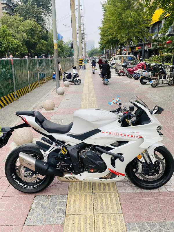 QJMOTOR 赛600