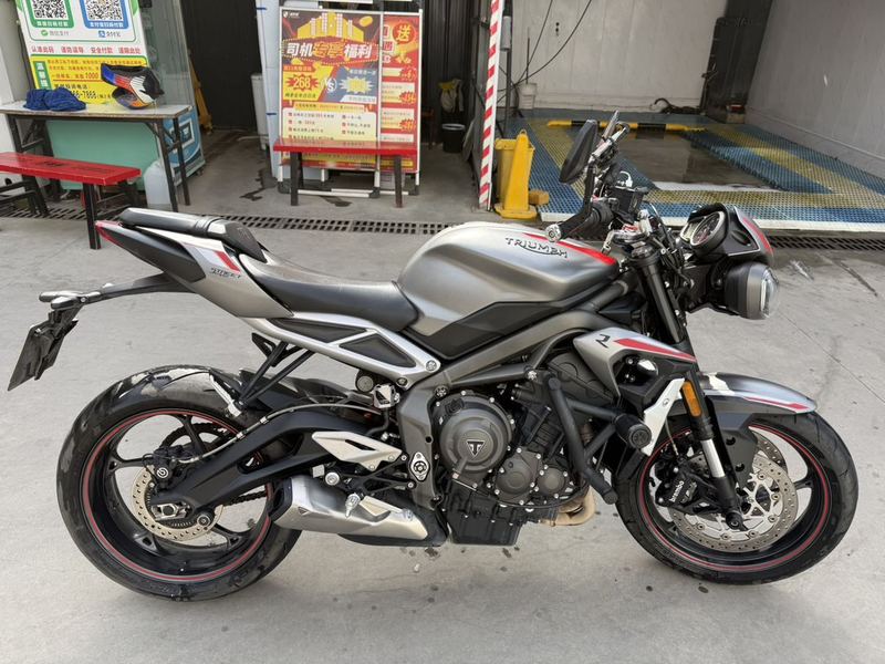 凯旋 Street Triple 765
