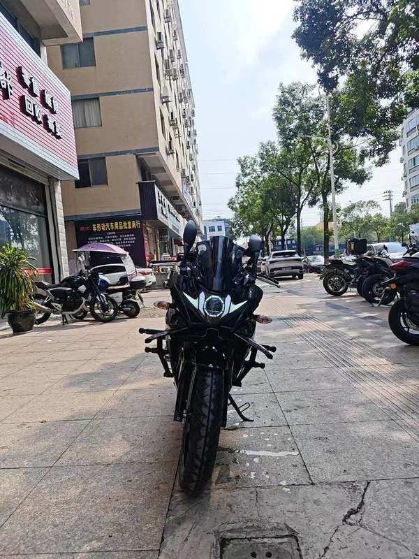 豪爵铃木 GSX250R