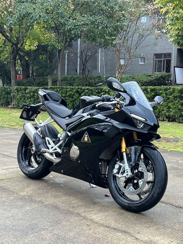 张雪机车 500RR