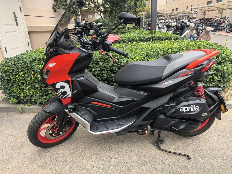 阿普利亚 SR GT 200