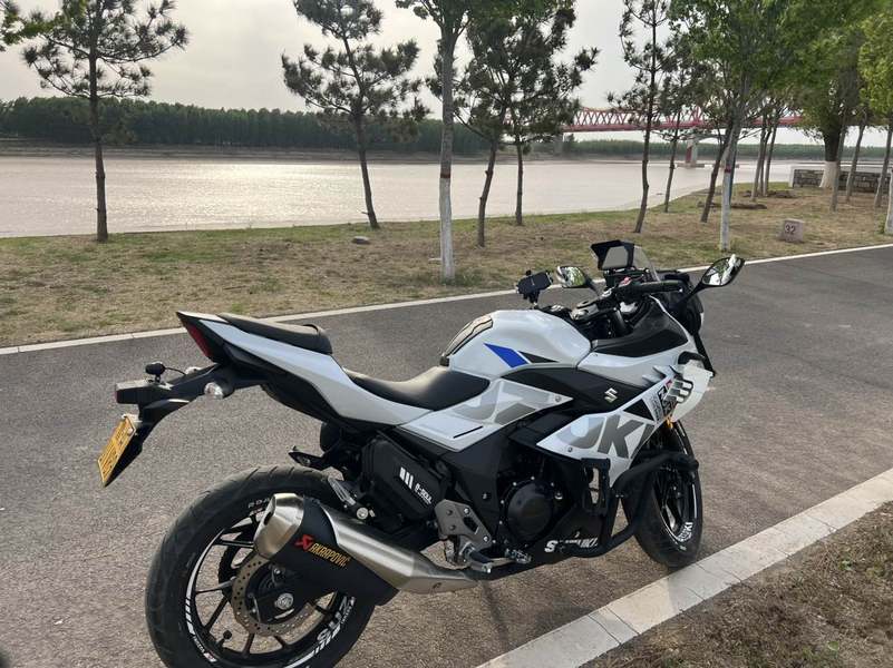 豪爵铃木 GSX250R