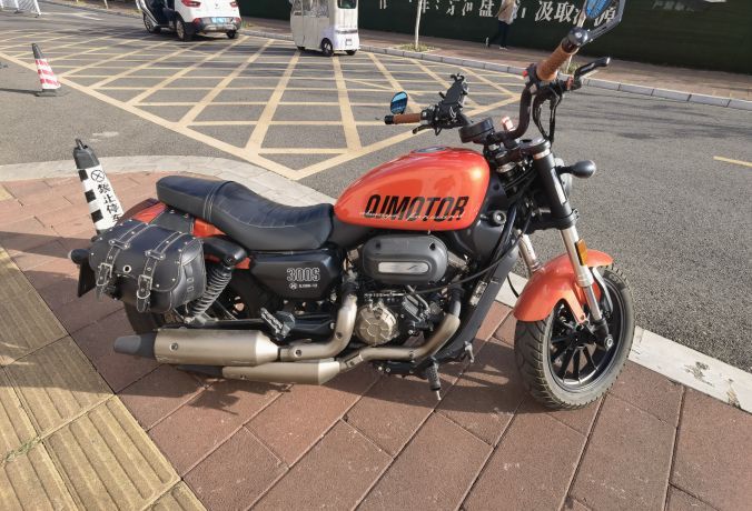 QJMOTOR 闪300S