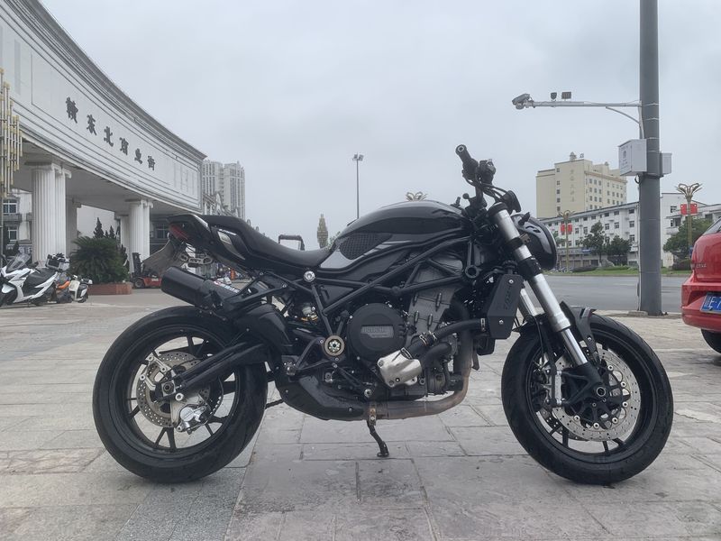 贝纳利 752S