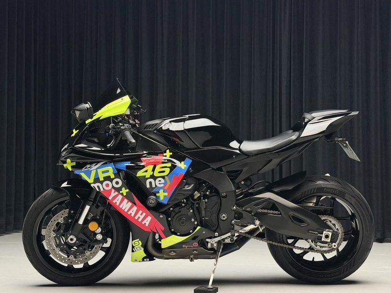雅马哈 YZF-R1
