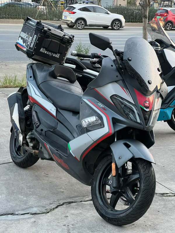 宗申阿普利亚 SR Max 300 