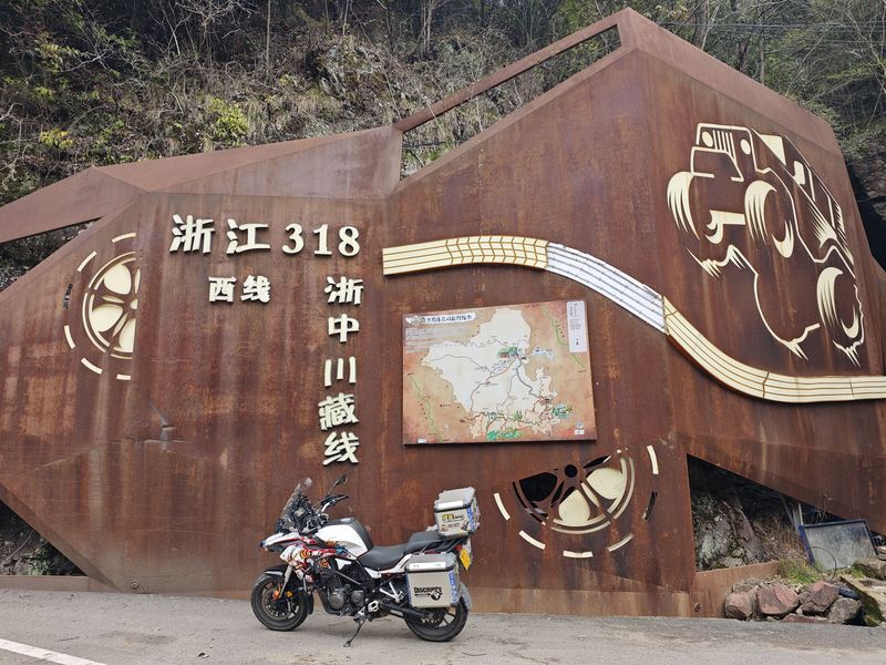 贝纳利 金鹏 TRK502