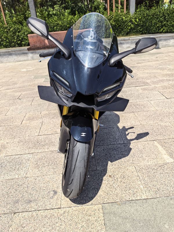 张雪机车 820RR