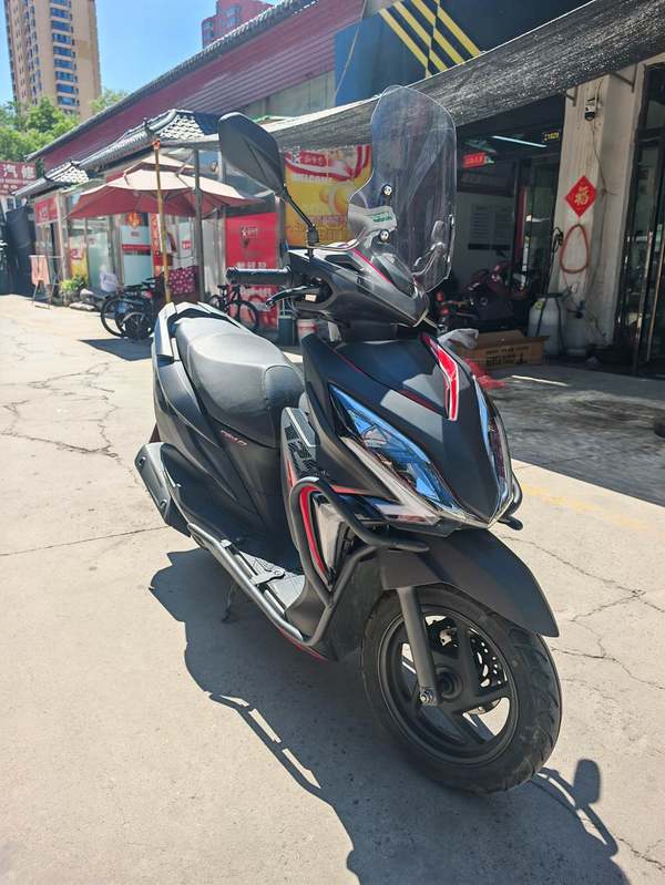 新大洲本田 裂行 RX125Fi