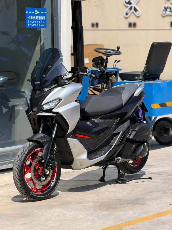 阿普利亚 SR GT 200