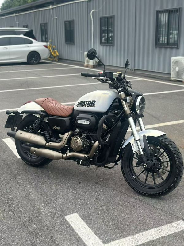 QJMOTOR 闪300S