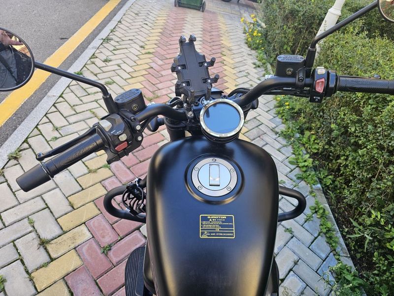 QJMOTOR 闪300S