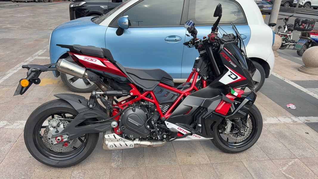 QJMOTOR Dragster 700 Twin