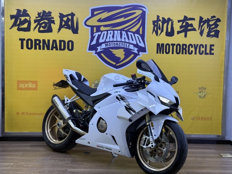 张雪机车 500RR