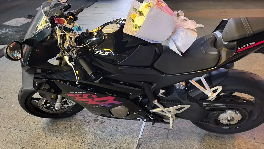 张雪机车 500RR