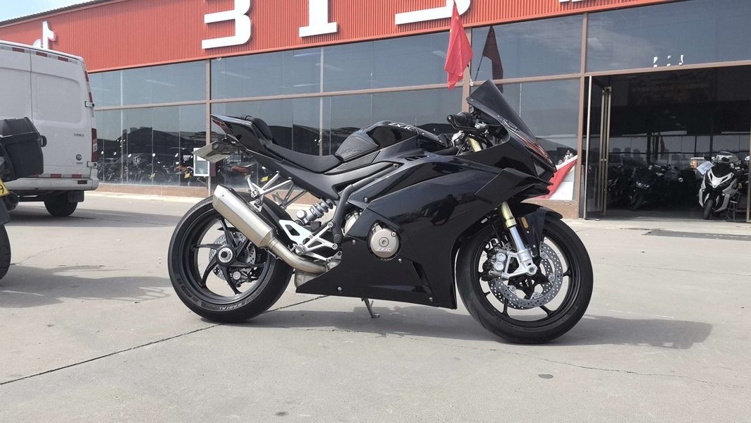 张雪机车 500RR