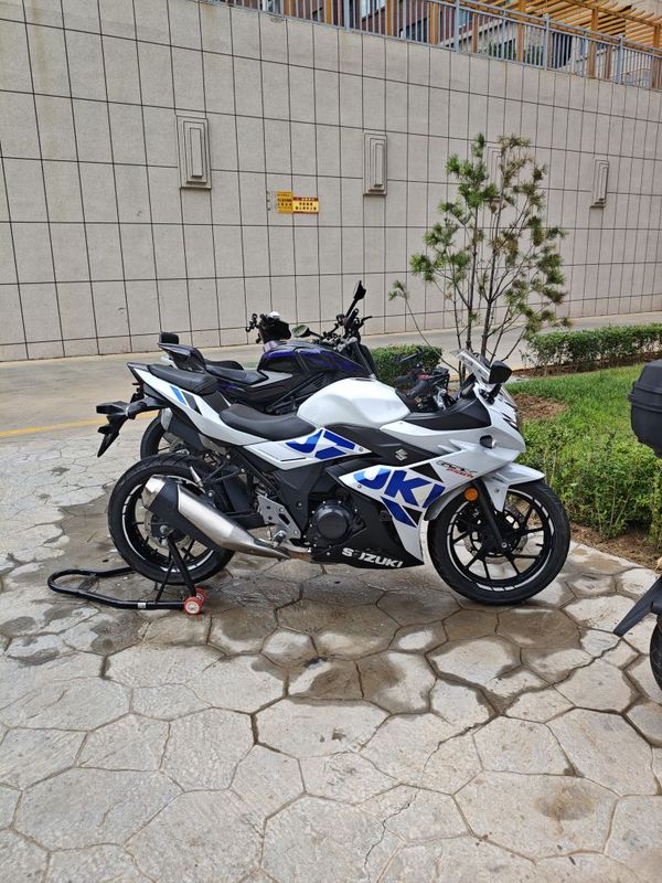 豪爵铃木 GSX250R