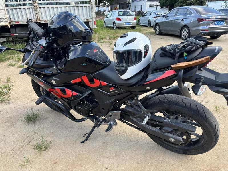 豪爵铃木 GSX250R