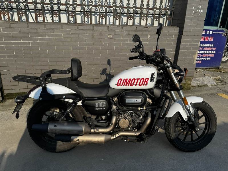 QJMOTOR 闪300S