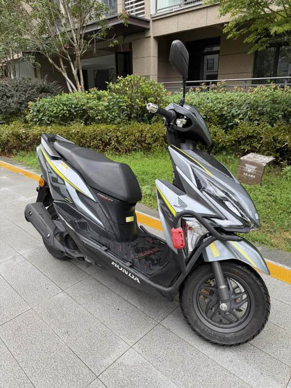 新大洲本田 裂行 RX125Fi