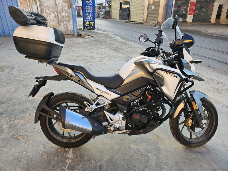 五羊本田 猛鸷 CB190X