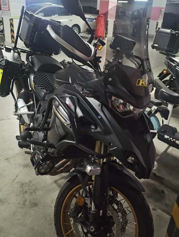 贝纳利 TRK552