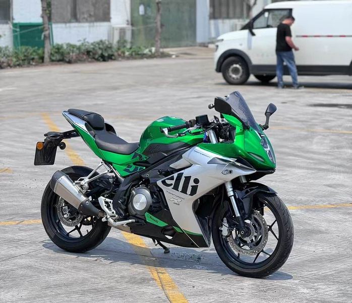 贝纳利 龙卷风 Tornado 252R